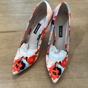 Nine West Women's Floral Pumps - Tangerine and Blue NWOT